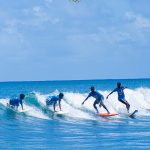 Dakar 2026 : J – 330, le surf, un sport d’engagement pour initier les jeunes aux sports nautiques